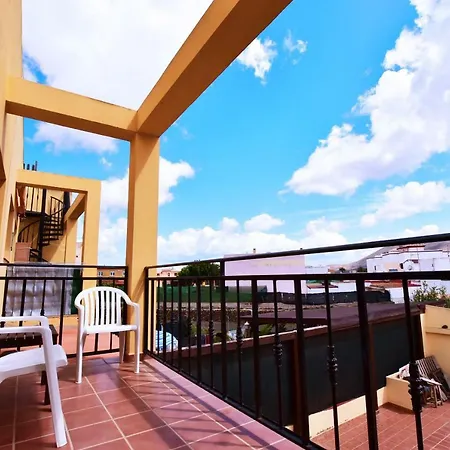 아파트 Fuerte Holiday Town House With Terrace *